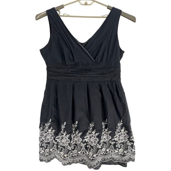 DressBarn Dress Womens 16 Black Embroidered Hem V-Neck Fit and Flare Babydoll - Picture 2 of 7